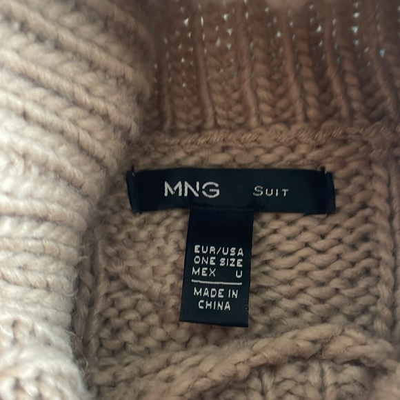 Slouchy wool sweater . - Picture 3 of 3